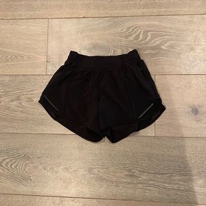 Lululemon Hotty Hot Low-Rise Shorts Size 2